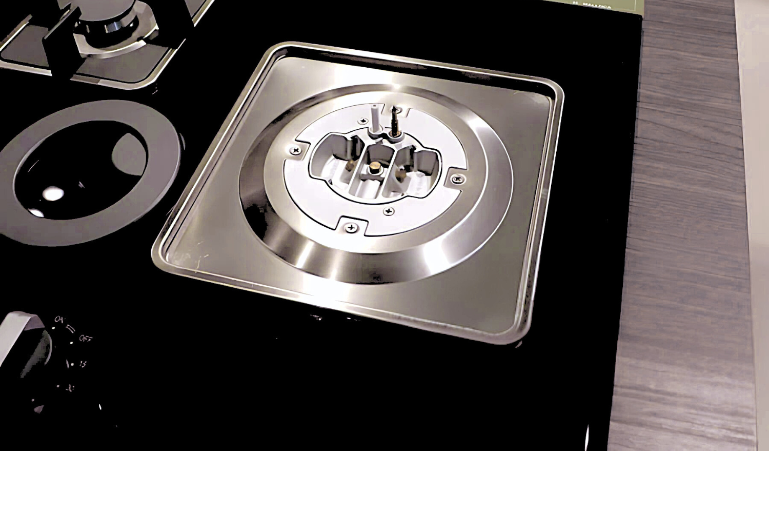 Bếp Gas Malloca AS 9403B - Bếp Âm 03 Vùng Nấu