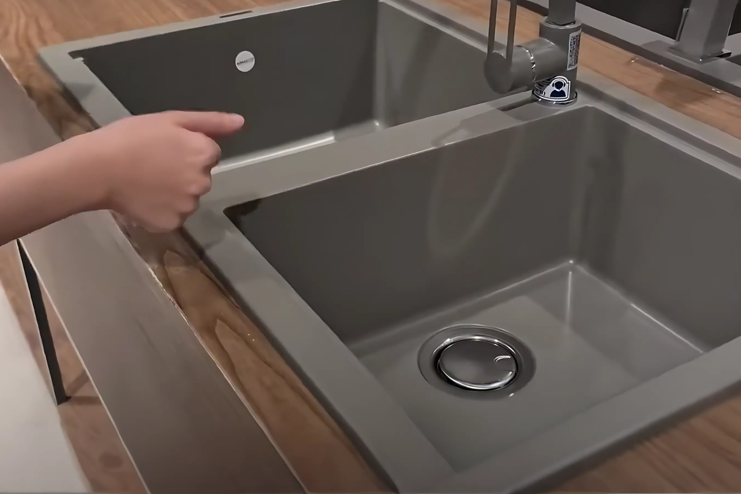 Chậu Rửa Bát 2 Hố Bằng Đá Granite Malloca TITANIUM K-45073