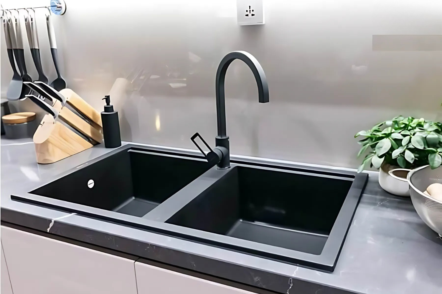 Chậu Rửa Bát 2 Hố Bằng Đá Granite Malloca NERO K-45040