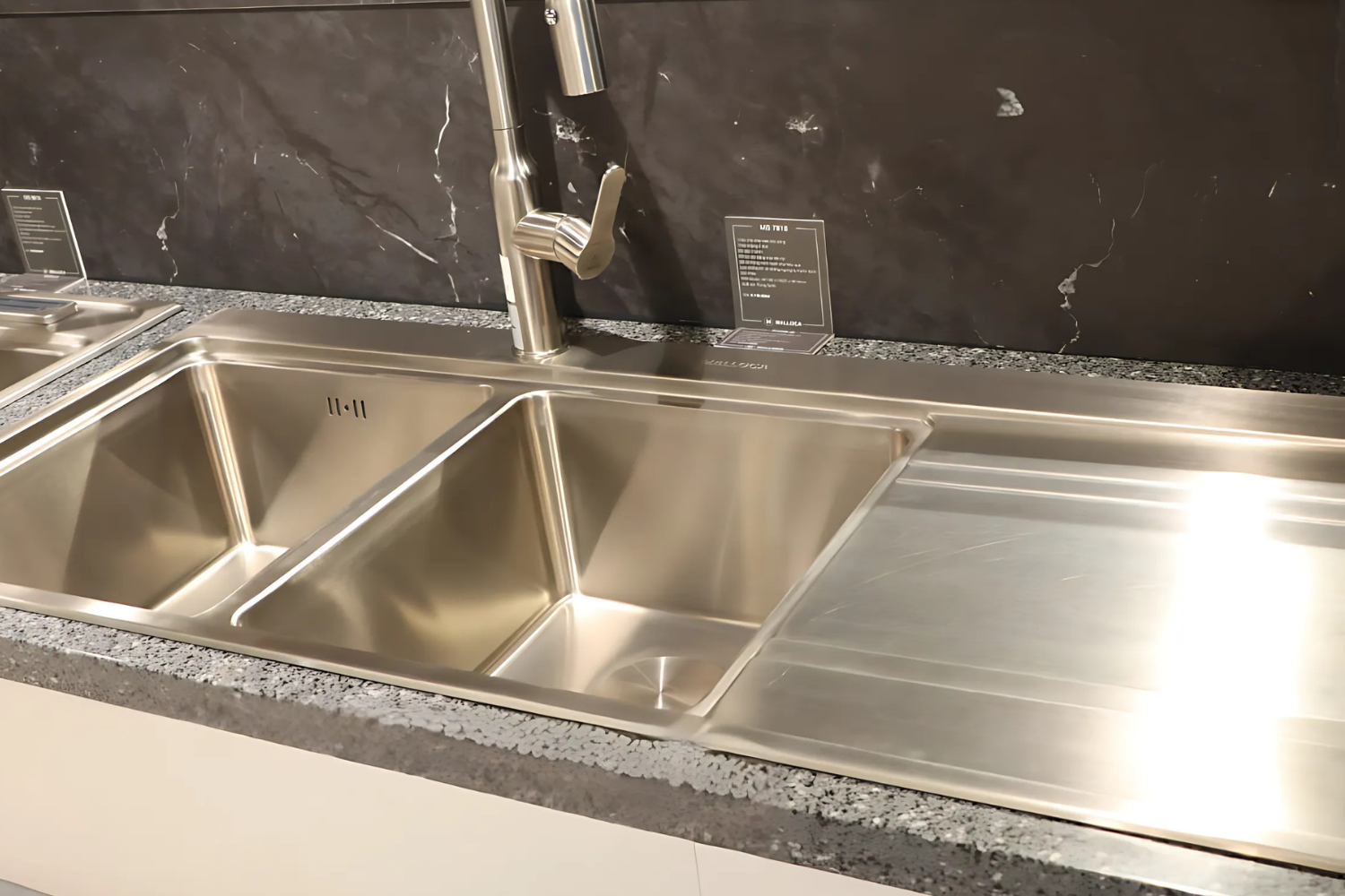 Máy Rửa Chén 2 Hố Inox 304 Malloca MS 7818