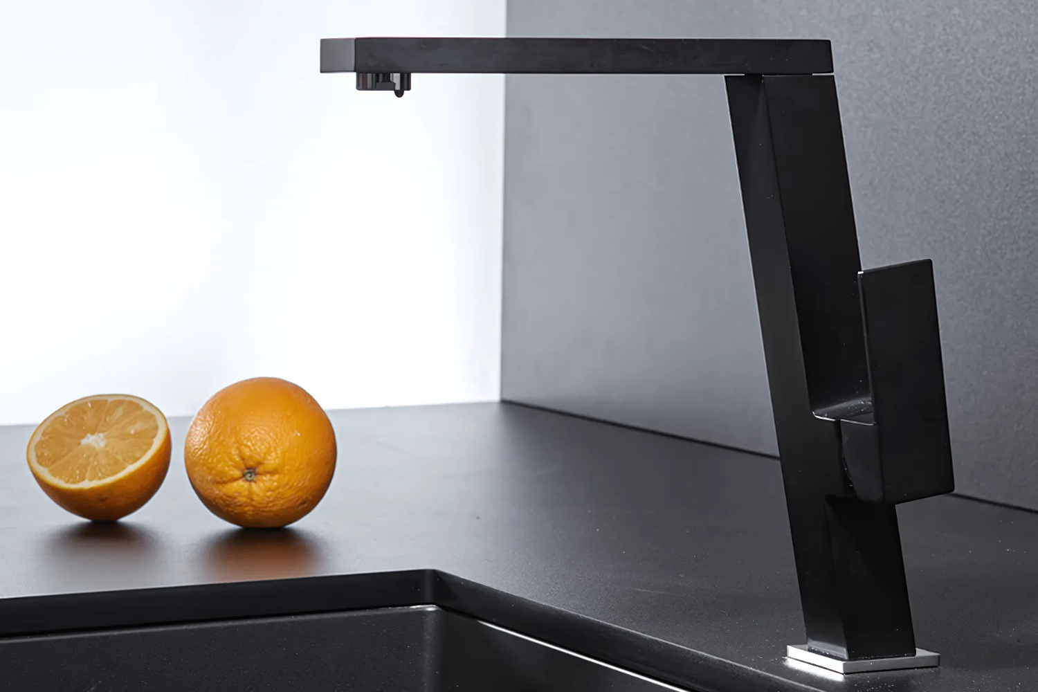 Vòi Rửa Bát Nóng Lạnh Malloca K131BL | Đồng Thau Sơn Giả Đá, Màu Đen