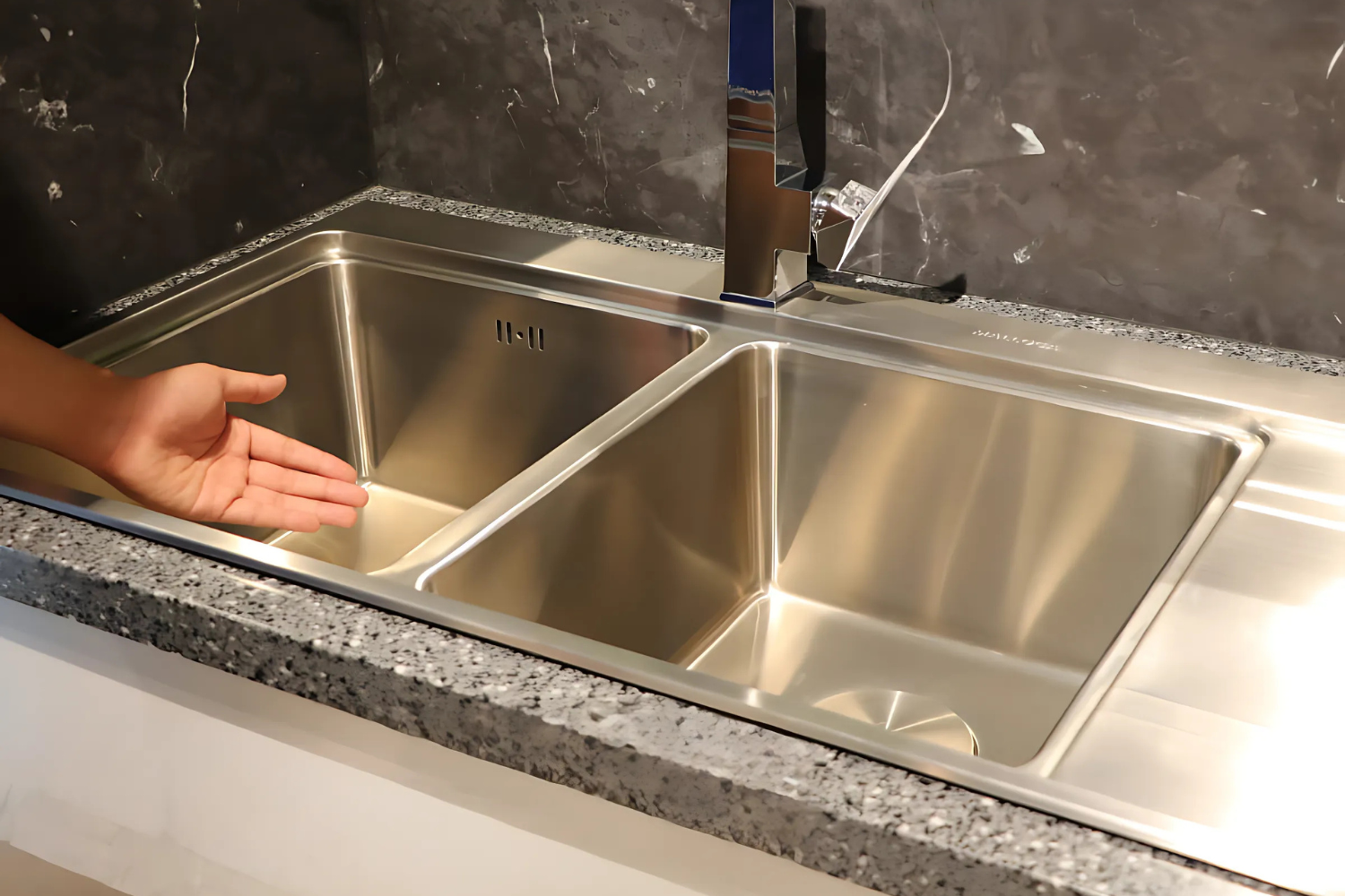 Máy Rửa Chén 2 Hố Inox 304 Malloca MS 7818