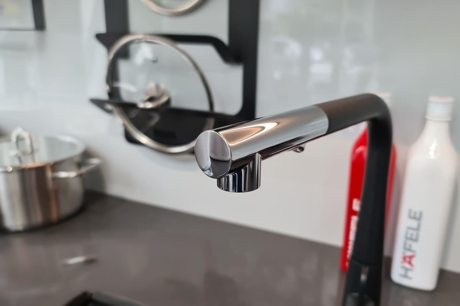 Vòi Rửa Bát Nóng Lạnh Dây Rút Hafele HT20-GH1P259 (570.82.300) | Đồng Thau Sơn Giả Đá, Màu Đen