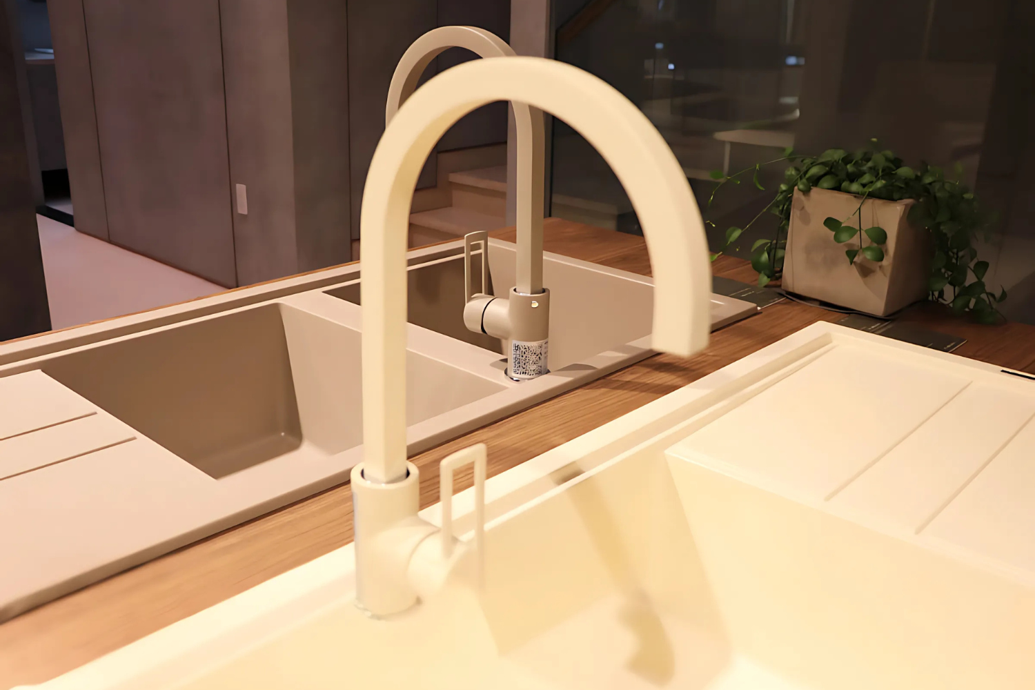 Vòi Rửa Bát Nóng Lạnh Malloca MF-062 | Đồng Thau Sơn Giả Đá, Màu Kem