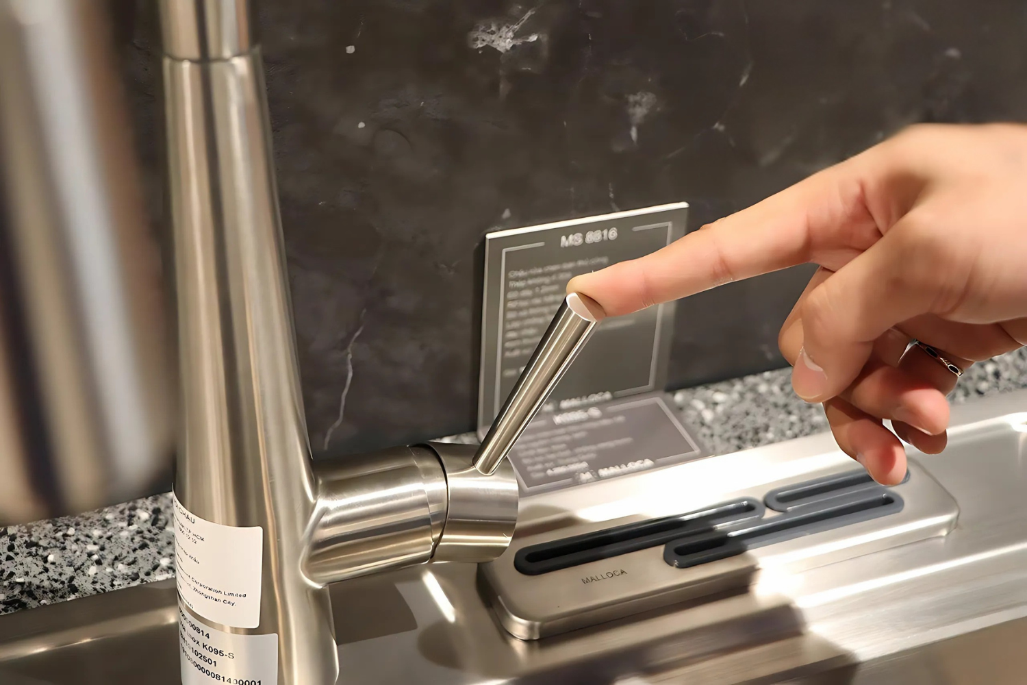 Vòi Rửa Bát Nóng Lạnh Dây Rút Malloca K095-SS | Inox 304