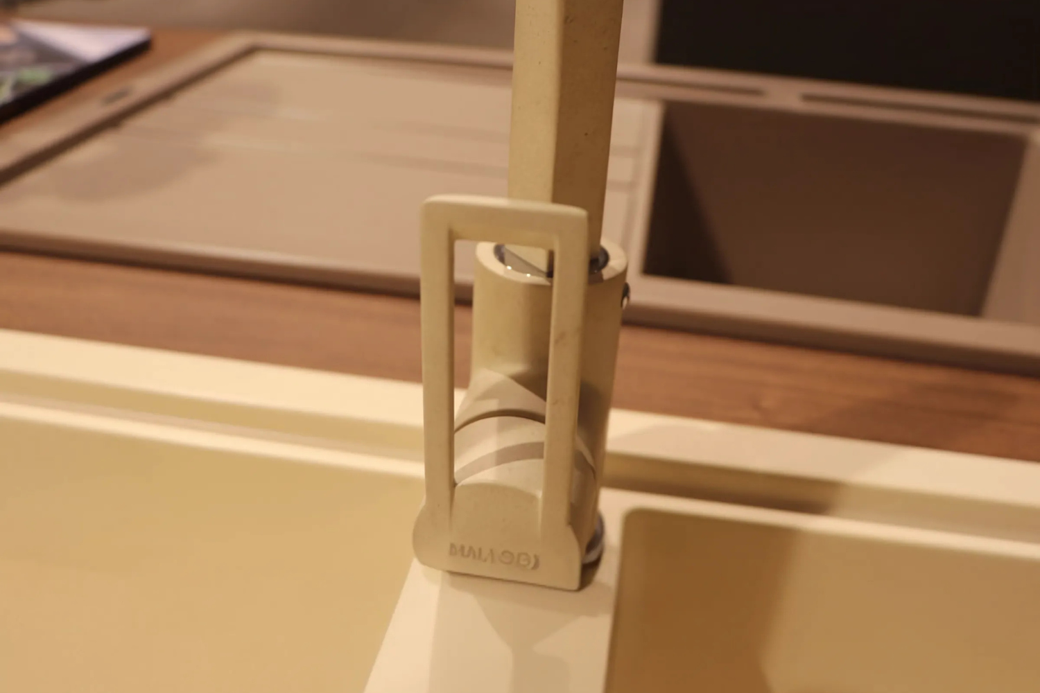 Vòi Rửa Bát Nóng Lạnh Malloca MF-062 | Đồng Thau Sơn Giả Đá, Màu Kem