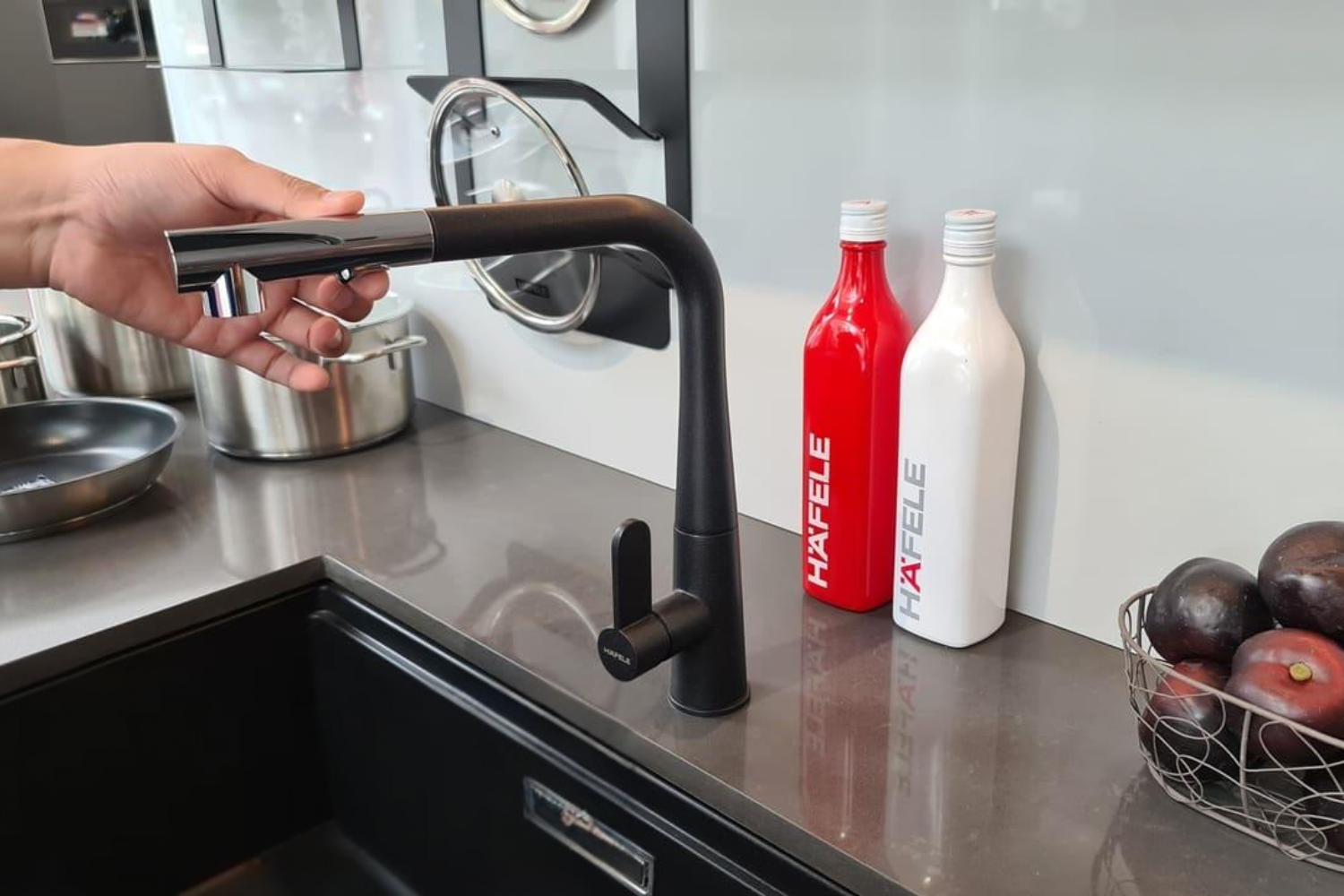 Vòi Rửa Bát Nóng Lạnh Dây Rút Hafele HT20-GH1P259 (570.82.300) | Đồng Thau Sơn Giả Đá, Màu Đen