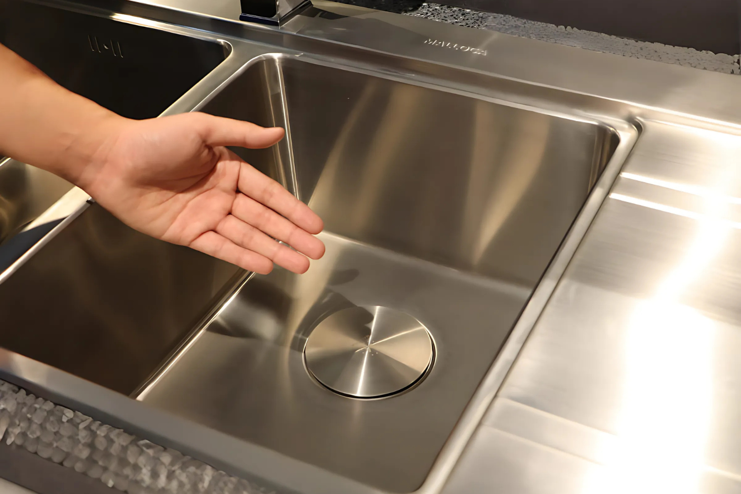 Máy Rửa Chén 2 Hố Inox 304 Malloca MS 7818