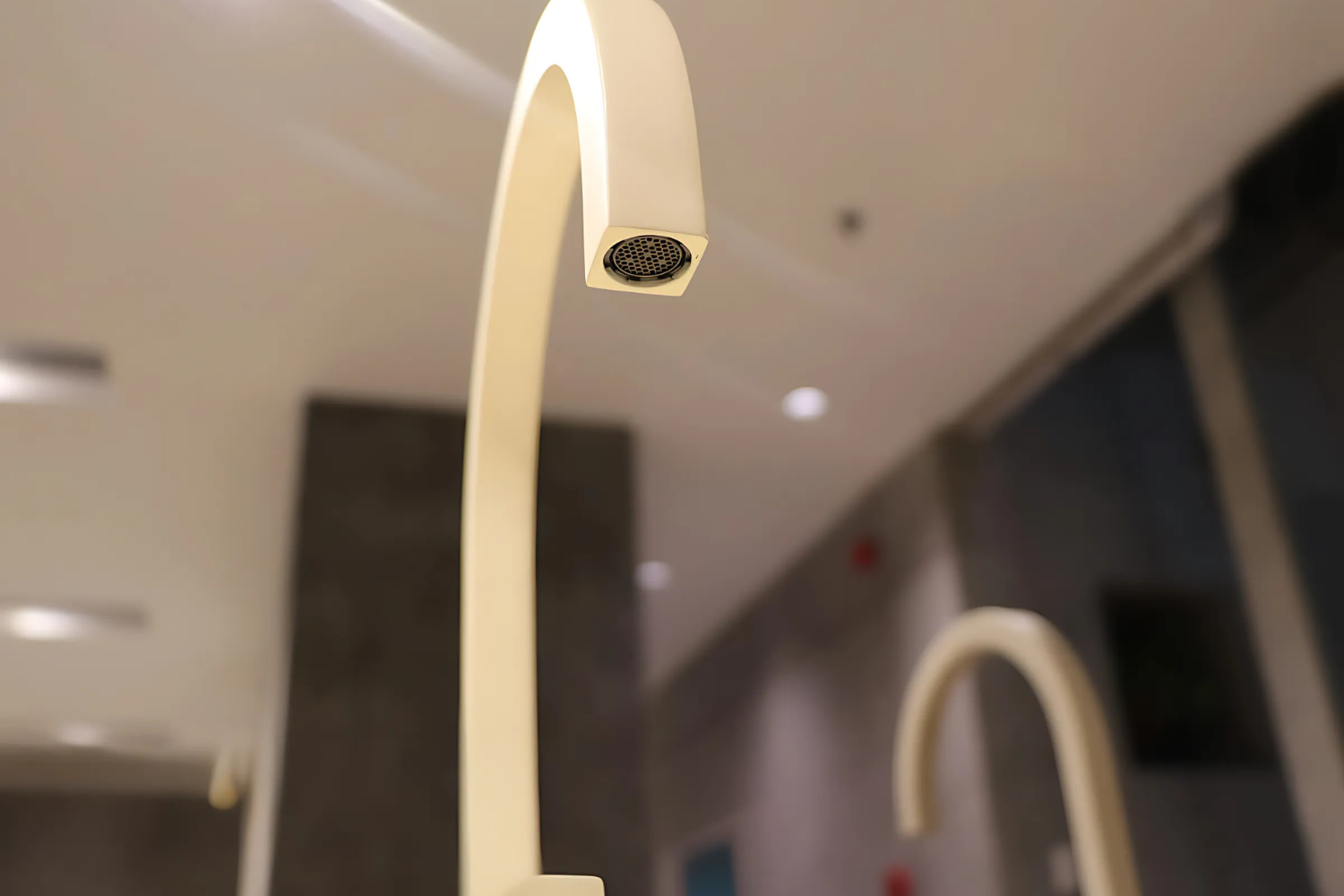 Vòi Rửa Bát Nóng Lạnh Malloca MF-062 | Đồng Thau Sơn Giả Đá, Màu Kem