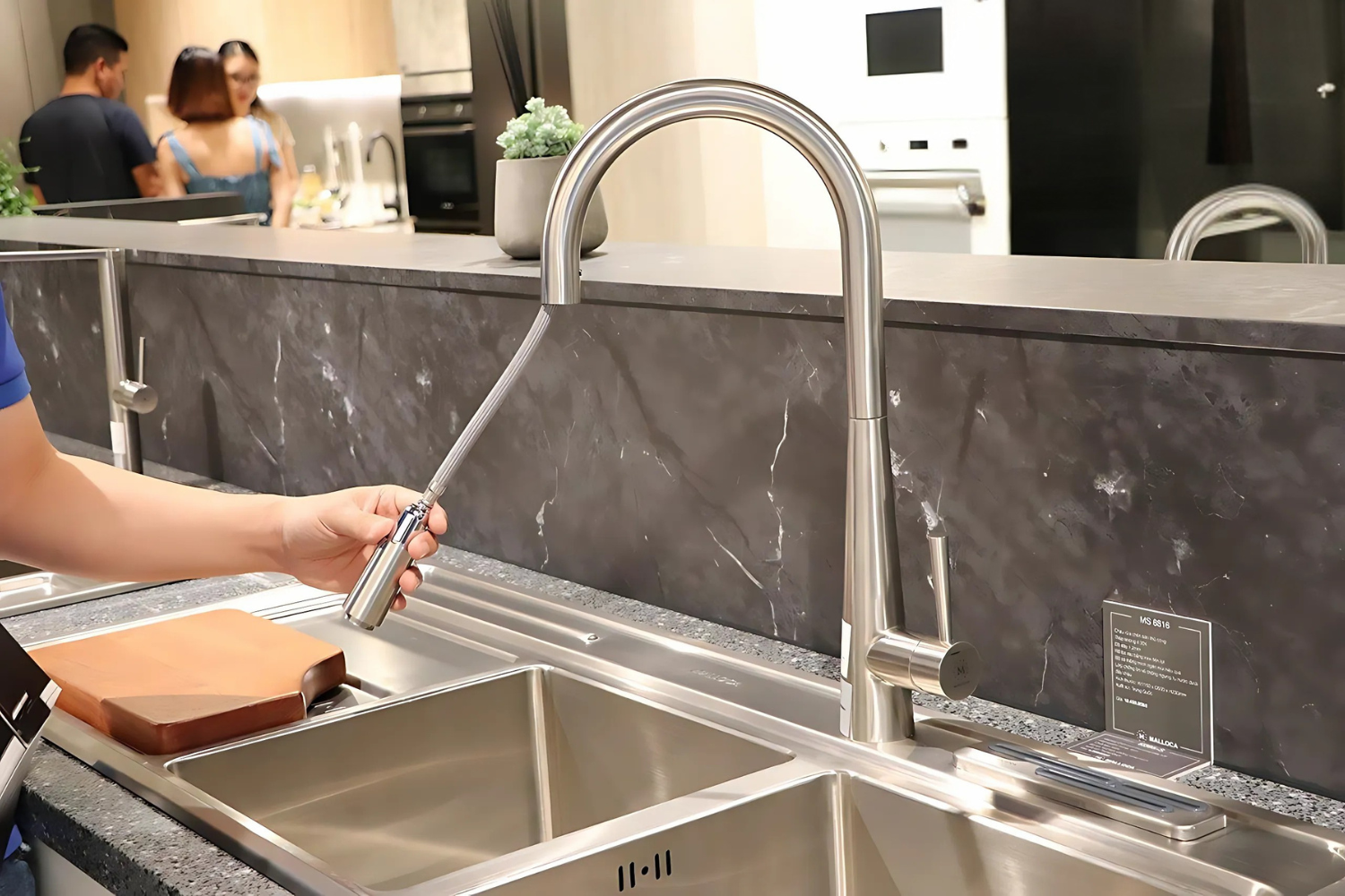 Vòi Rửa Bát Nóng Lạnh Dây Rút Malloca K095-SS | Inox 304