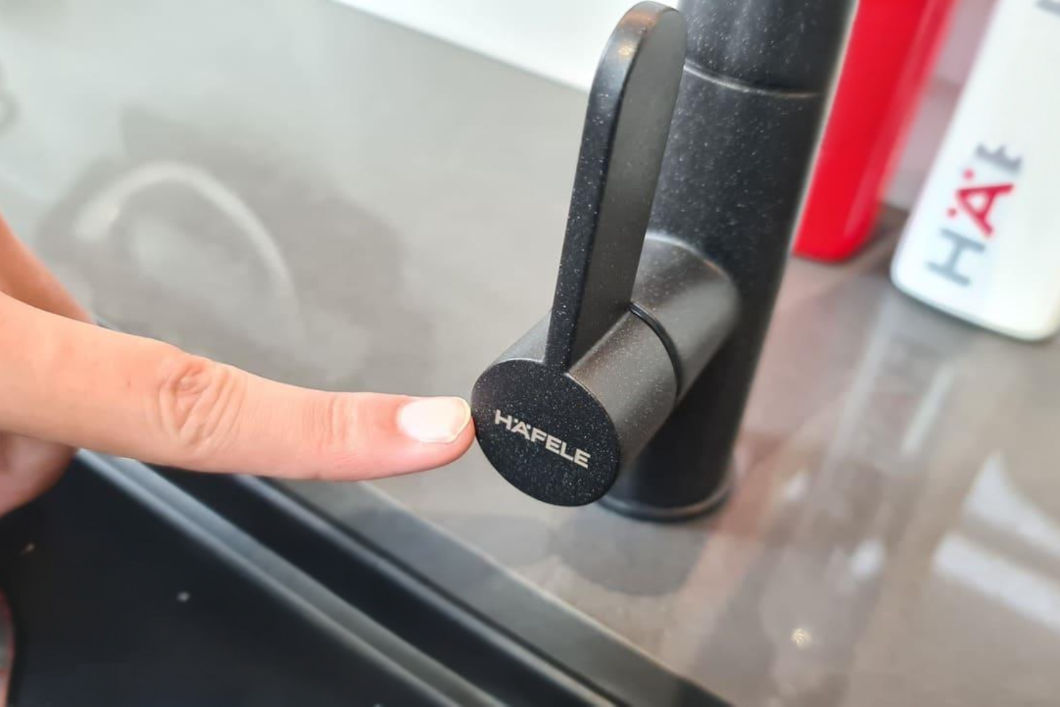 Vòi Rửa Bát Nóng Lạnh Dây Rút Hafele HT20-GH1P259 (570.82.300) | Đồng Thau Sơn Giả Đá, Màu Đen