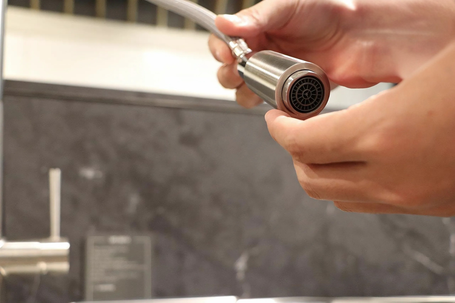 Vòi Rửa Bát Nóng Lạnh Dây Rút Malloca K095-SS | Inox 304