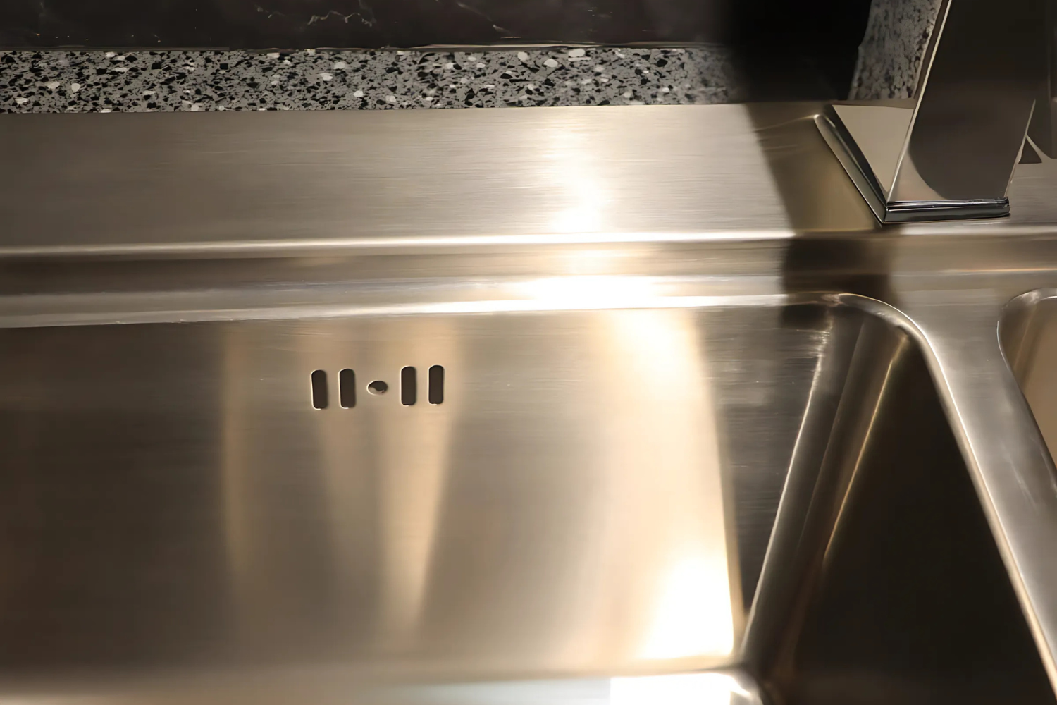 Máy Rửa Chén 2 Hố Inox 304 Malloca MS 7818