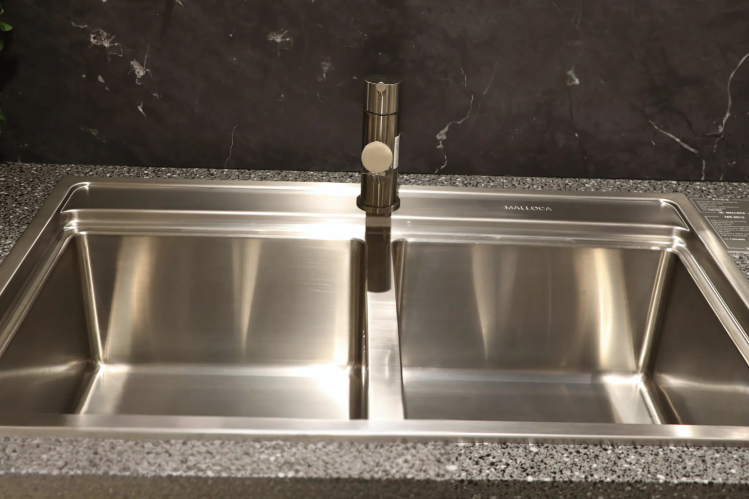 Máy Rửa Bát 2 Hố Inox 304 Malloca MS 8812