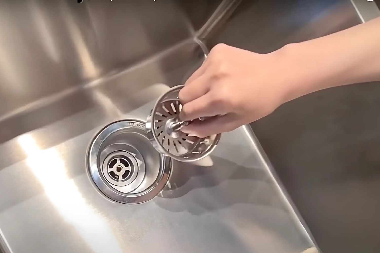 Chậu Rửa Bát 2 Hố Inox 304 Malloca MS 6075