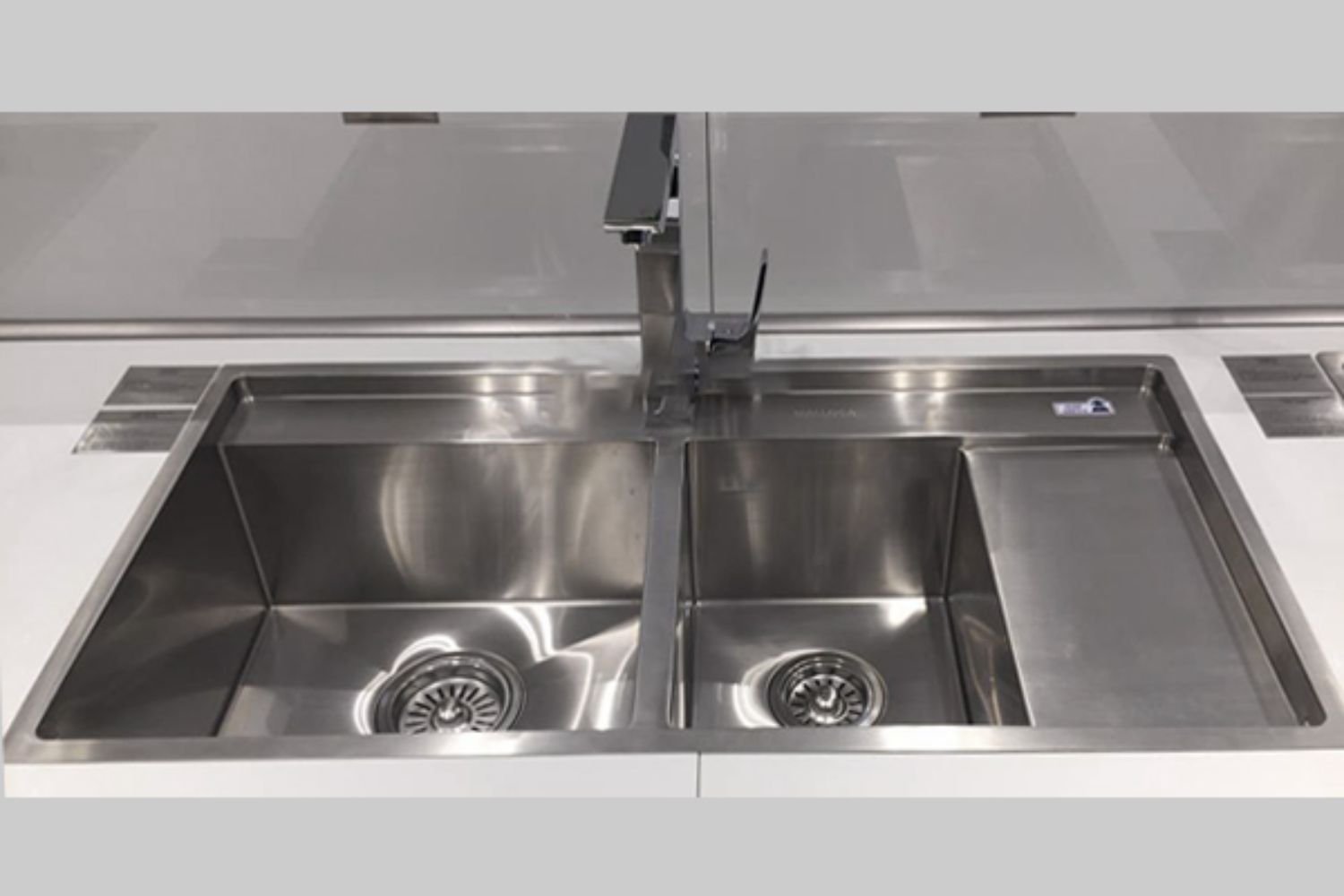 Chậu Rửa Bát 2 Hố Inox 304 Malloca MS 6305T