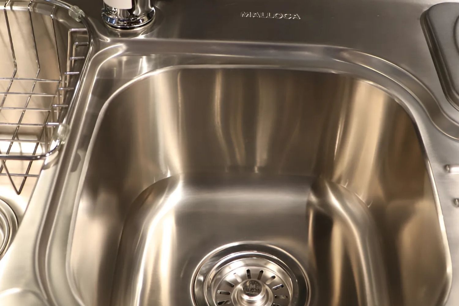 Chậu Rửa Bát 2 Hố Inox 304 Malloca MS 1024