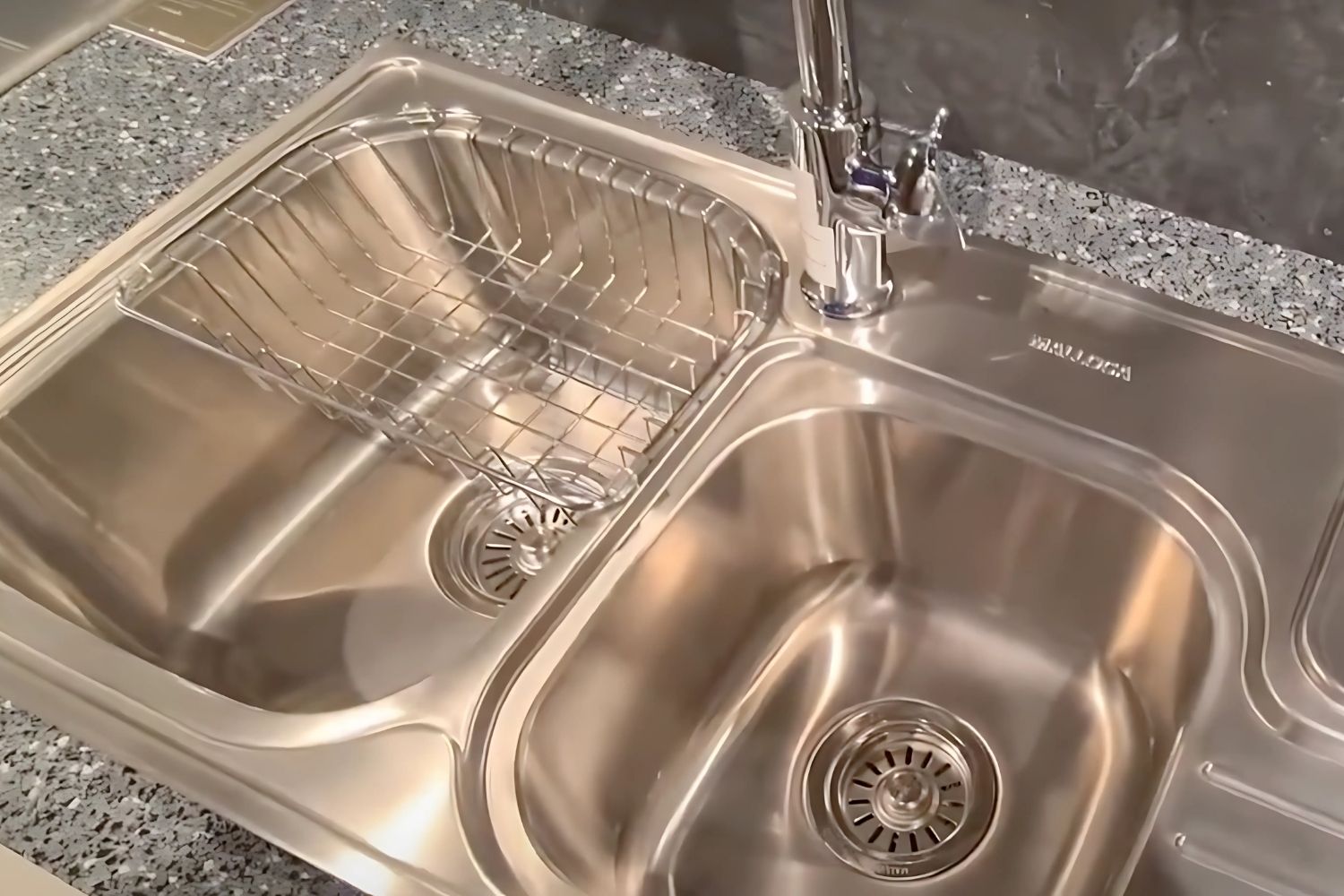 Chậu Rửa Bát 2 Hố Inox 304 Malloca MS 1024