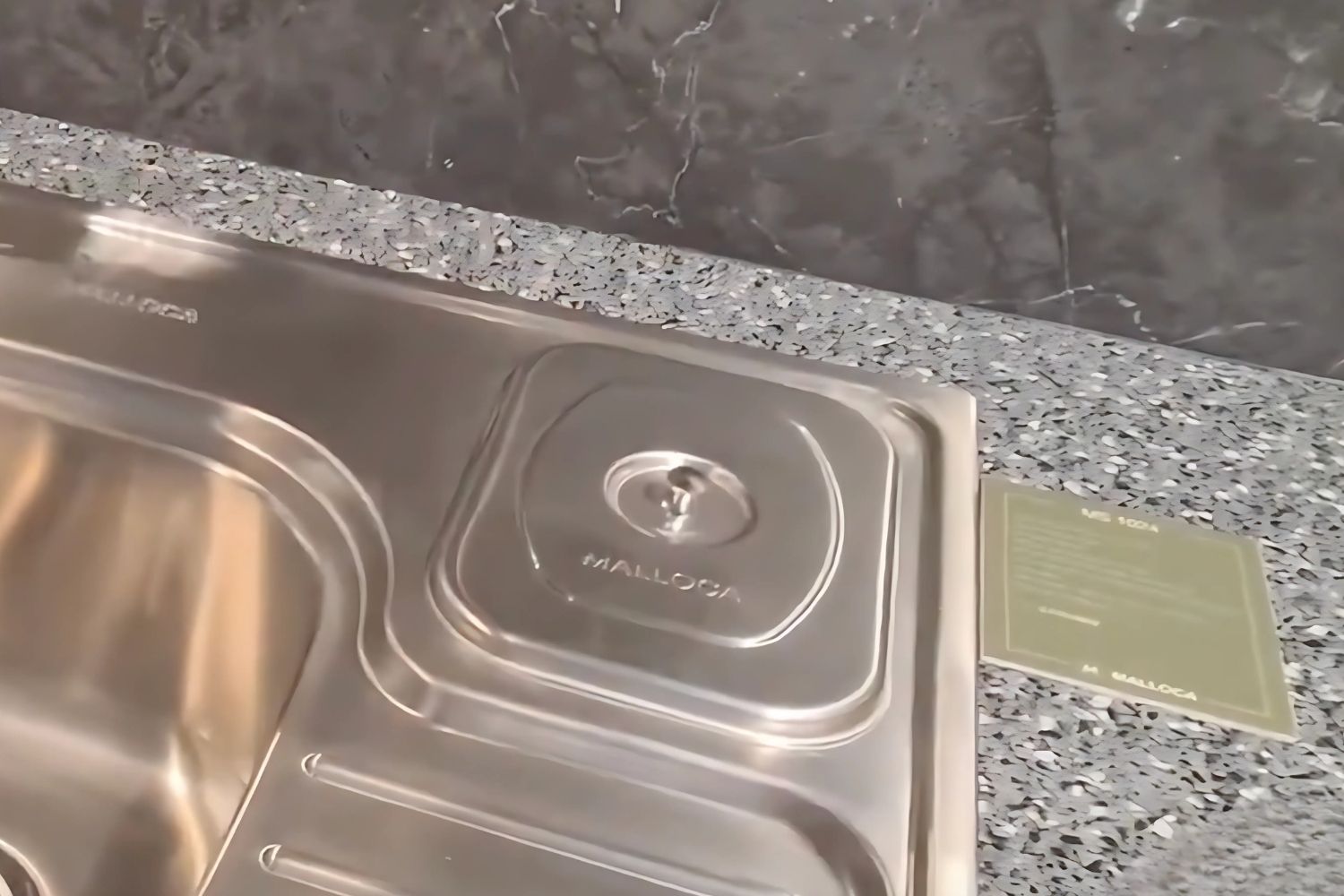 Chậu Rửa Bát 2 Hố Inox 304 Malloca MS 1024