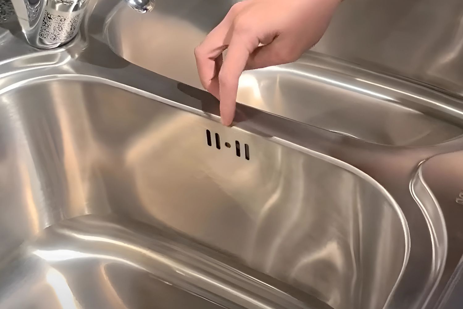 Chậu Rửa Bát 2 Hố Inox 304 Malloca MS 2025 (ECO)