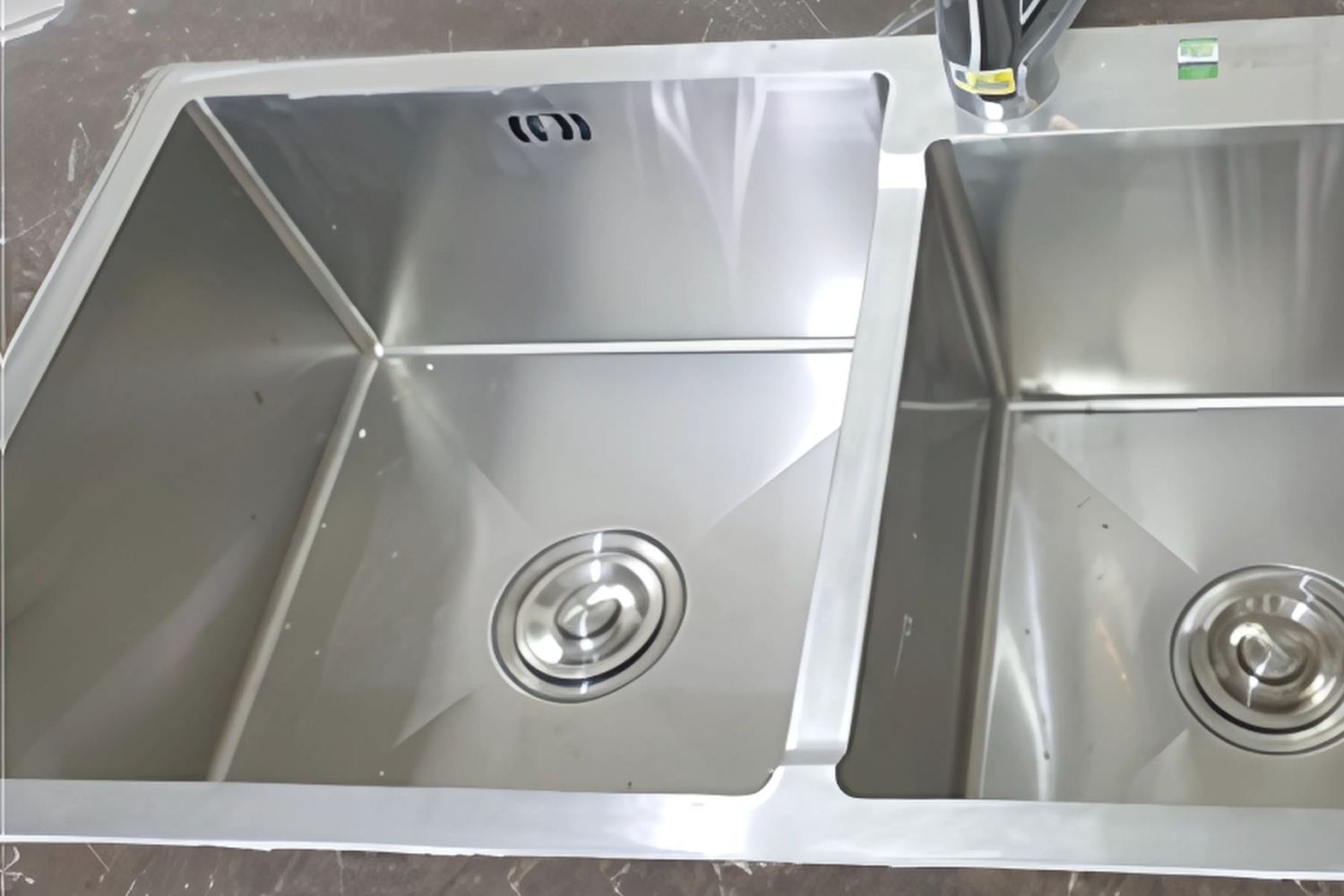 Chậu Rửa Bát 2 Hố Inox 304 Eurosun SKYLAND HANDMADE EU-8045HS9