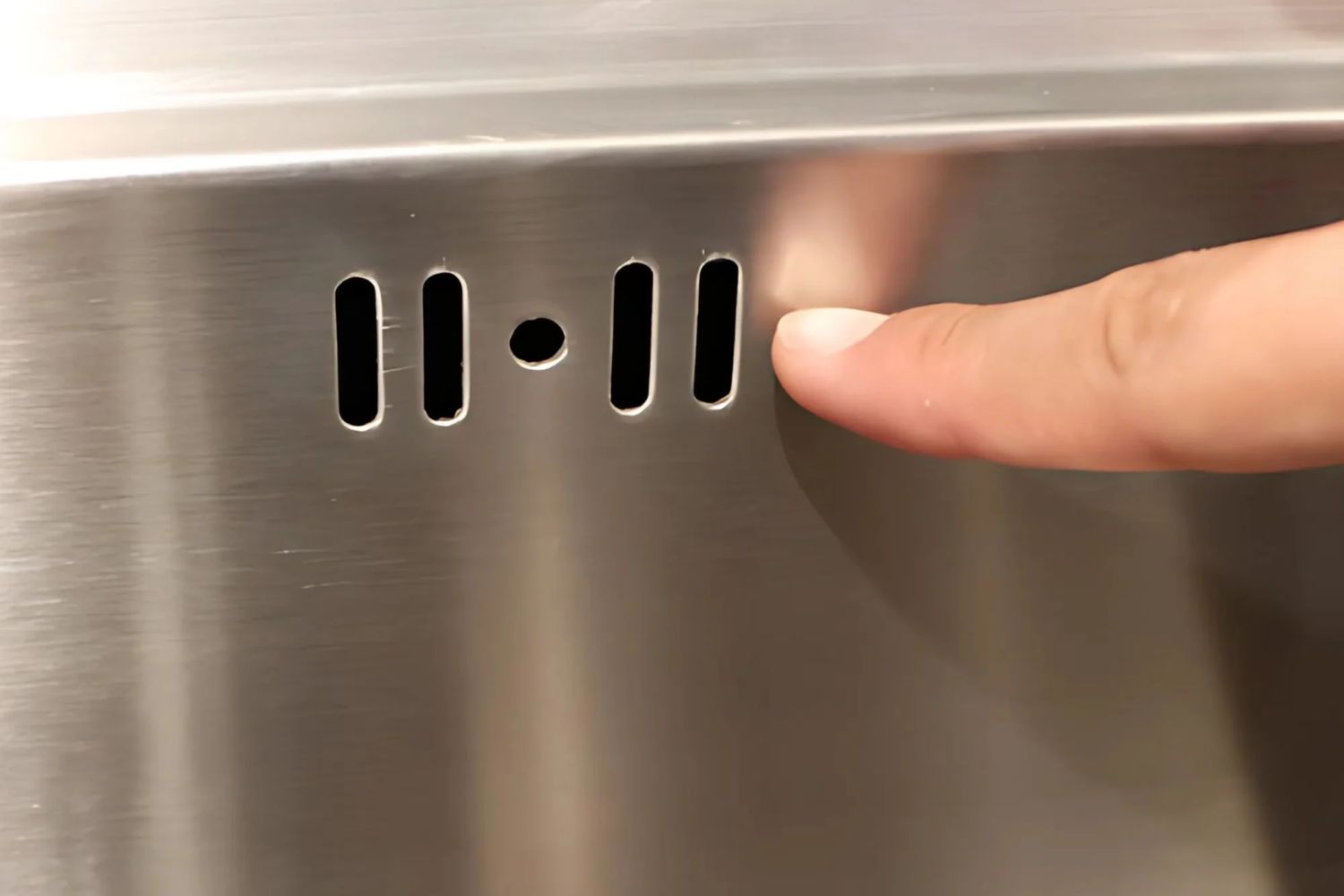 Chậu Rửa Bát 2 Hố Inox 304 Malloca MS 1028 N