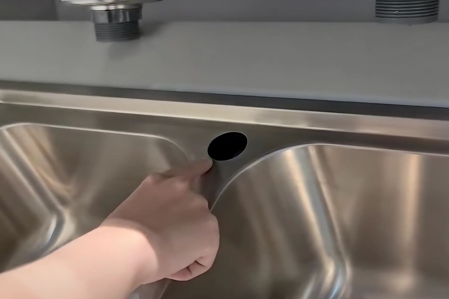 Chậu Rửa Chén 2 Hố Inox 304 Malloca MS 2076E (ECO)