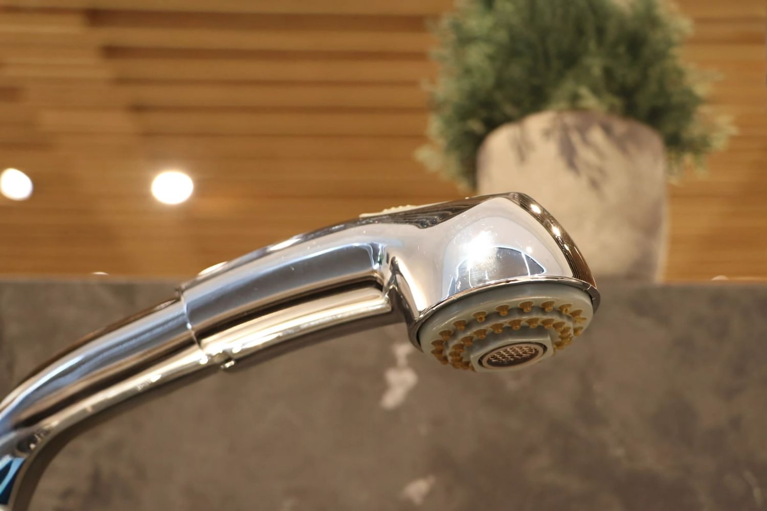 Vòi Rửa Bát Nóng Lạnh Dây Rút Malloca K140 | Đồng Thau Mạ Chrome