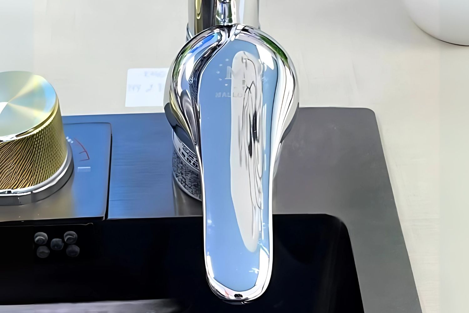 Vòi Rửa Bát Nóng Lạnh Dây Rút Malloca K140 | Đồng Thau Mạ Chrome