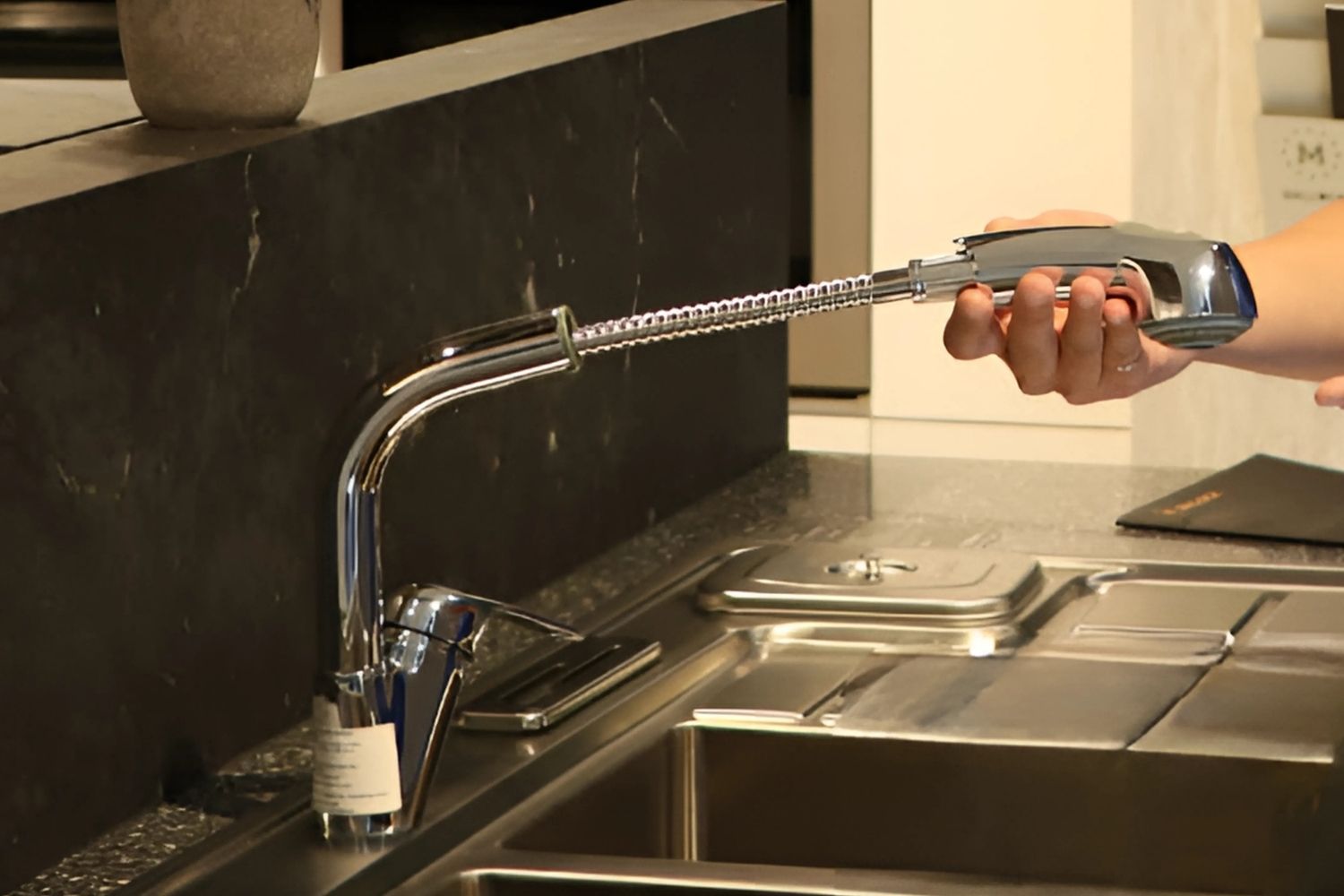 Vòi Rửa Bát Nóng Lạnh Dây Rút Malloca K140 | Đồng Thau Mạ Chrome