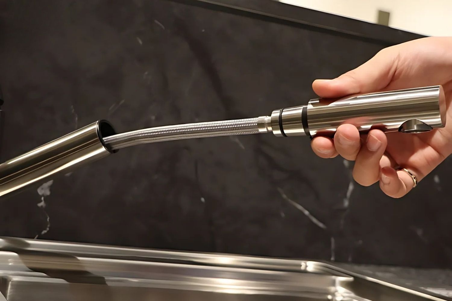 Vòi Rửa Bát Nóng Lạnh Dây Rút Malloca K110-SS | Inox 304