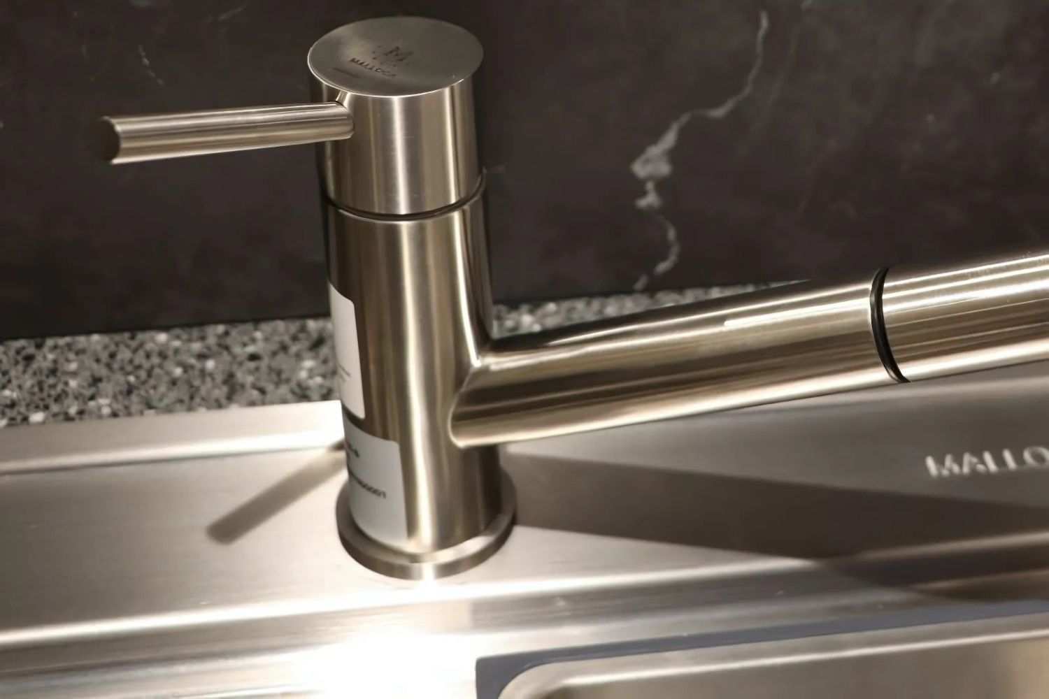 Vòi Rửa Bát Nóng Lạnh Dây Rút Malloca K110-SS | Inox 304