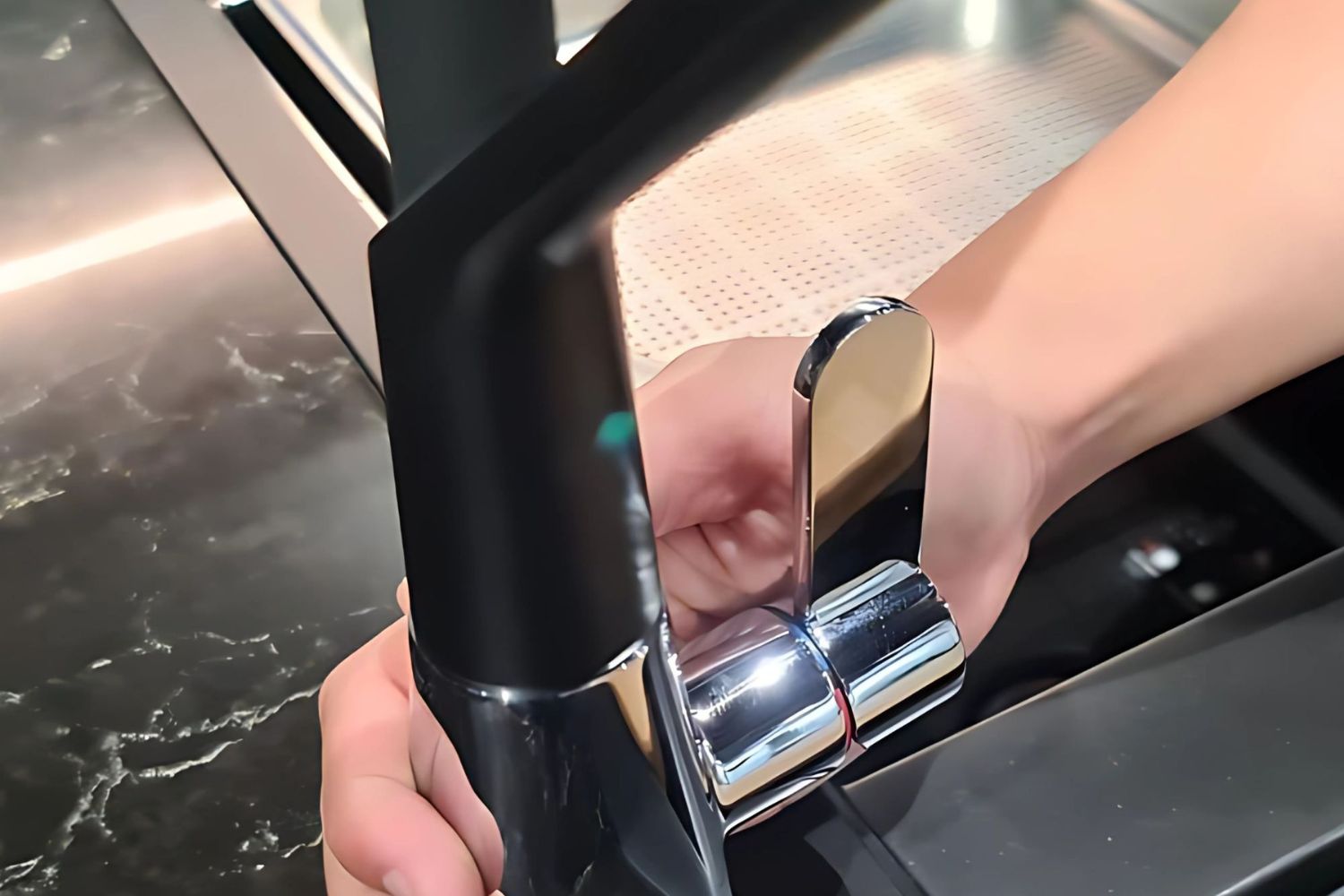 Vòi Rửa Bát Nóng Lạnh Hafele HT20-CH1F187 (570.82.230) | Đồng Thau Mạ Chrome, Dây Silicon