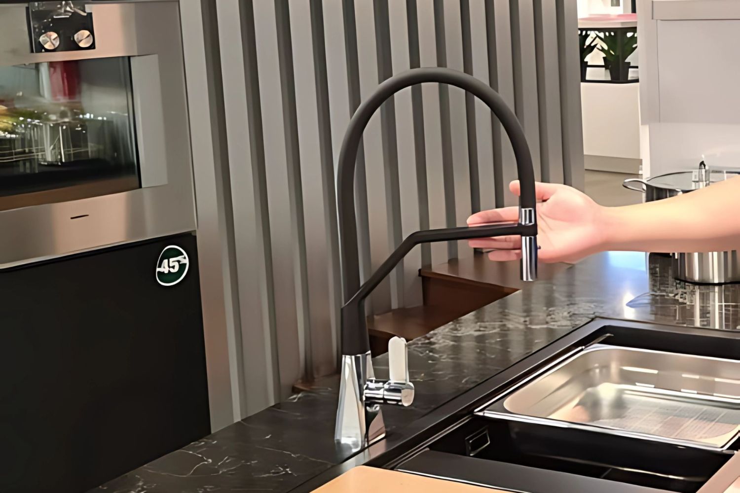 Vòi Rửa Bát Nóng Lạnh Hafele HT20-CH1F187 (570.82.230) | Đồng Thau Mạ Chrome, Dây Silicon