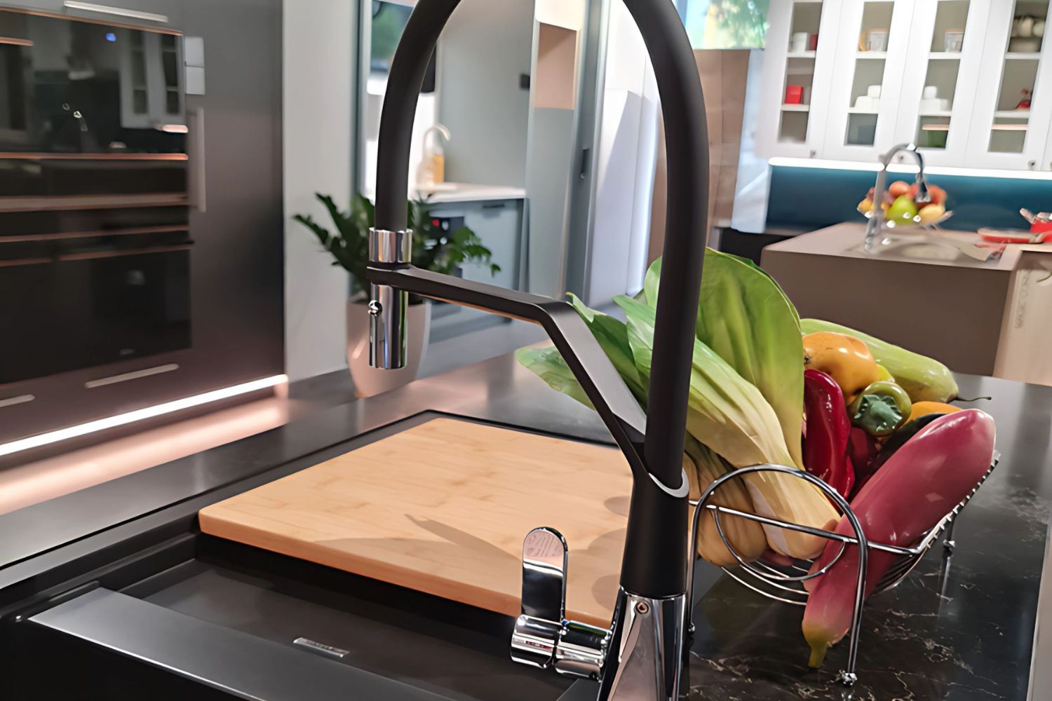 Vòi Rửa Bát Nóng Lạnh Hafele HT20-CH1F187 (570.82.230) | Đồng Thau Mạ Chrome, Dây Silicon