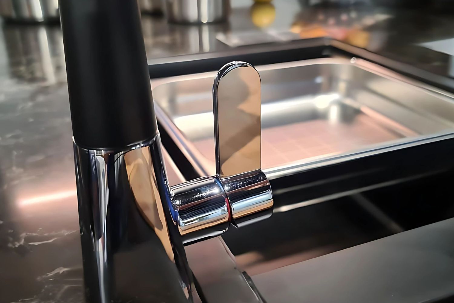 Vòi Rửa Bát Nóng Lạnh Hafele HT20-CH1F187 (570.82.230) | Đồng Thau Mạ Chrome, Dây Silicon