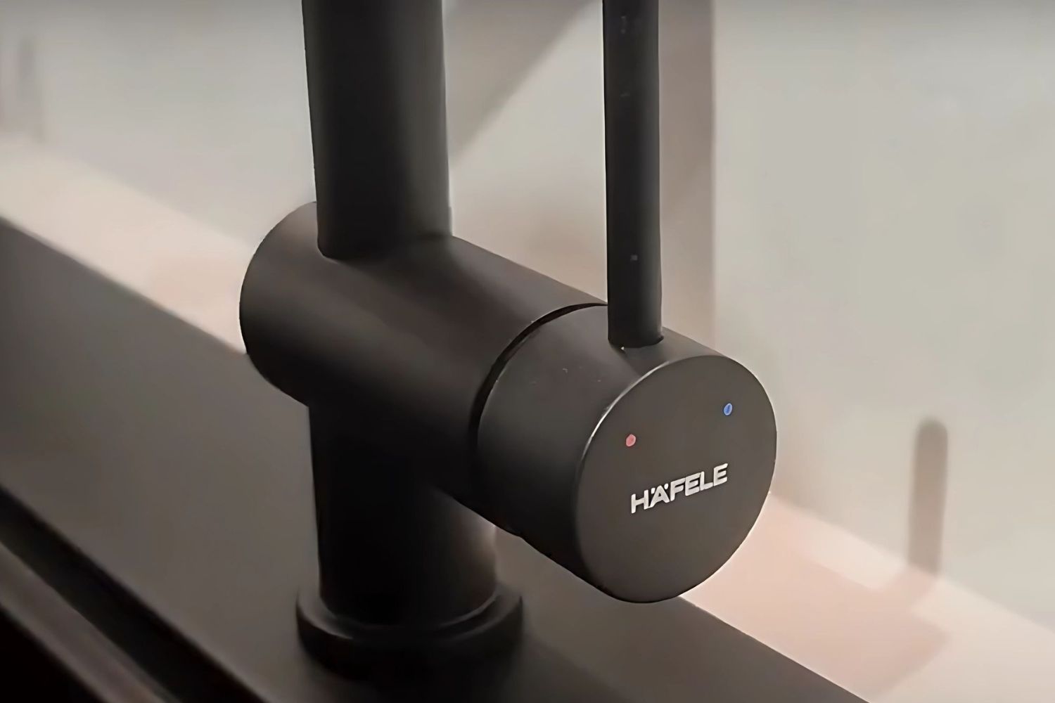 Vòi Rửa Bát Nóng Lạnh Dây Rút Hafele HT21-GH1P250 (577.55.390) | Đồng Thau Sơn Giả Đá, Màu Đen