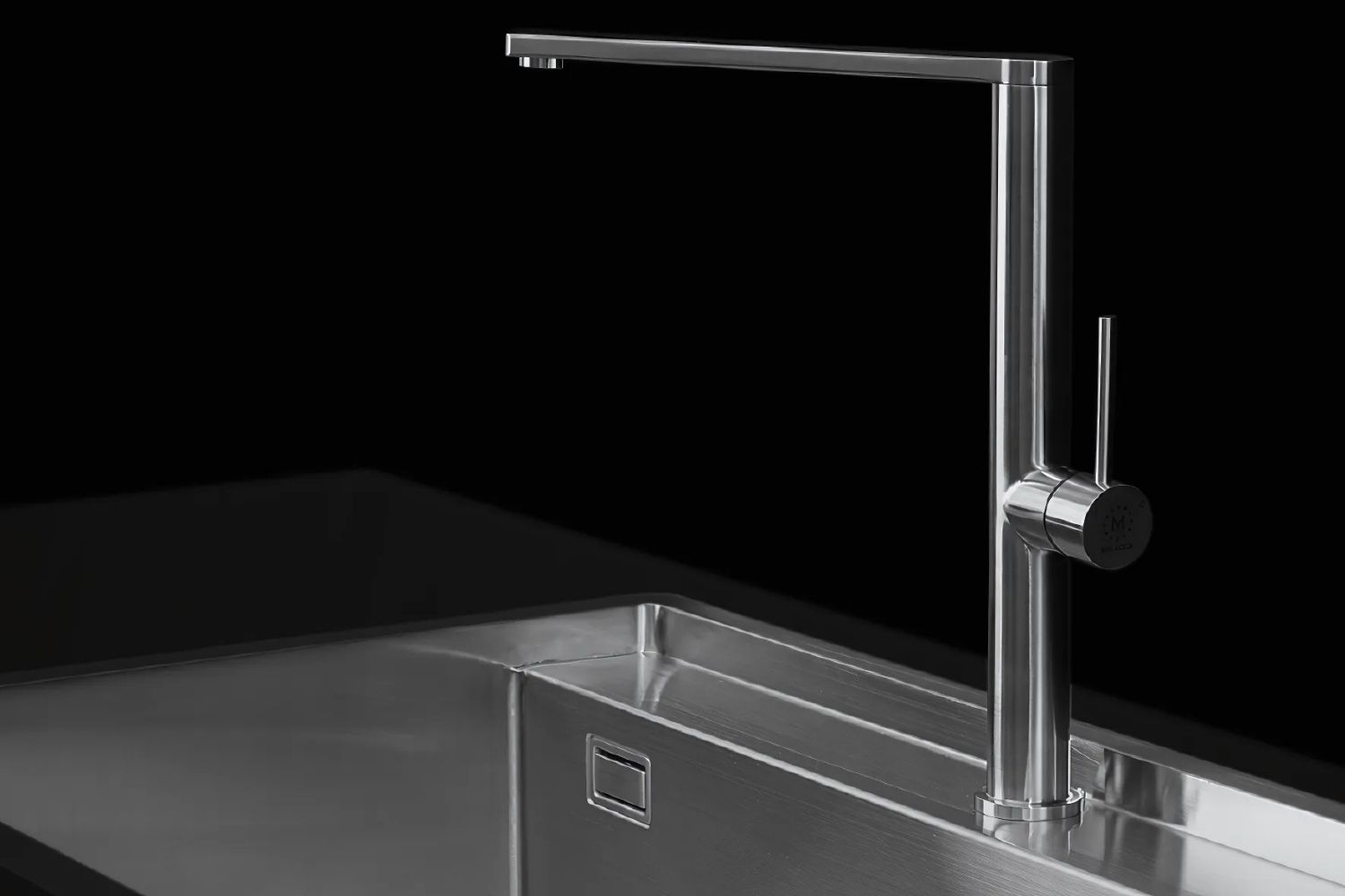 Vòi Rửa Bát Nóng Lạnh Malloca K061-SS | Inox 304