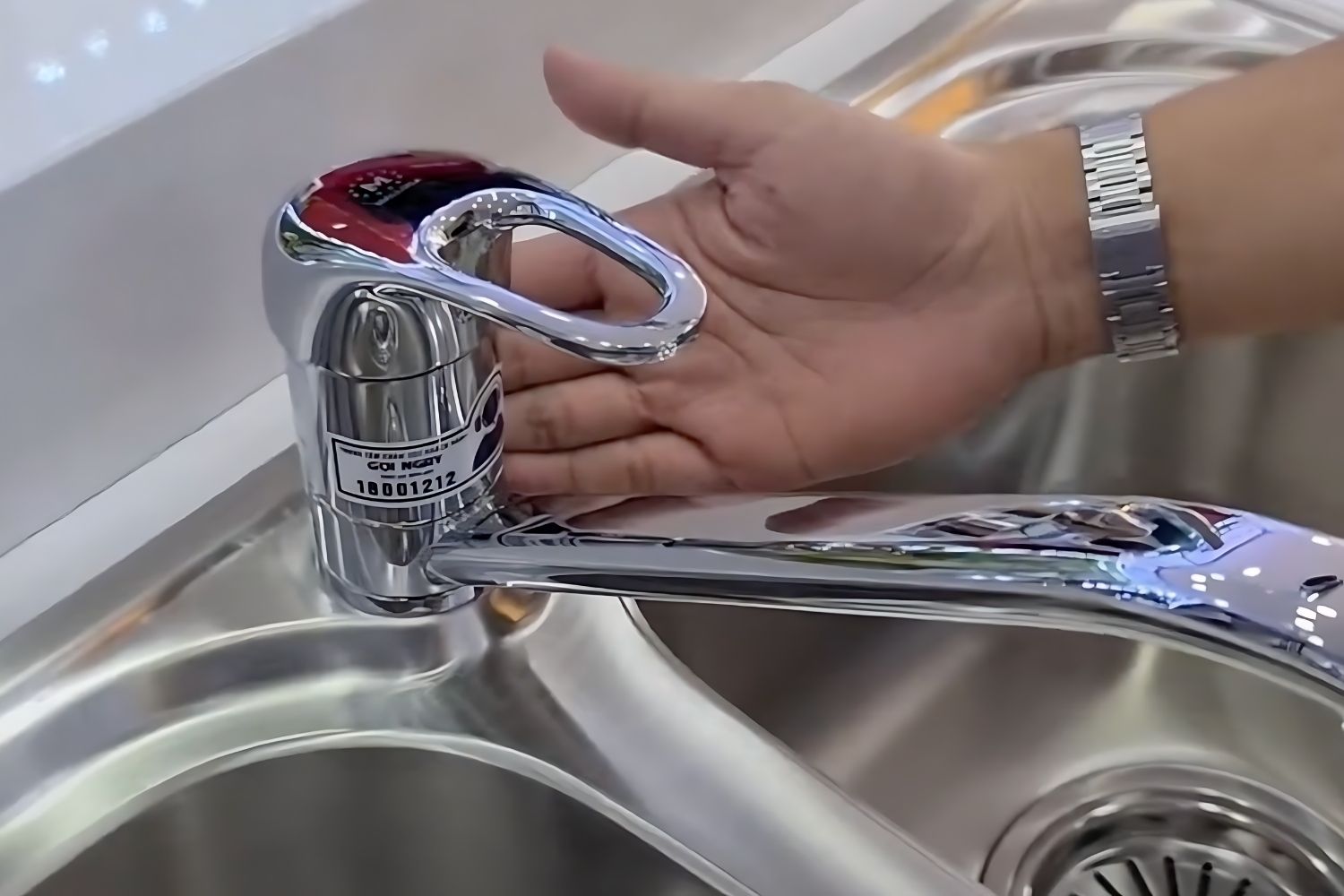 Vòi Rửa Bát Nóng Lạnh Malloca K120N | Đồng Thau Mạ Chrome