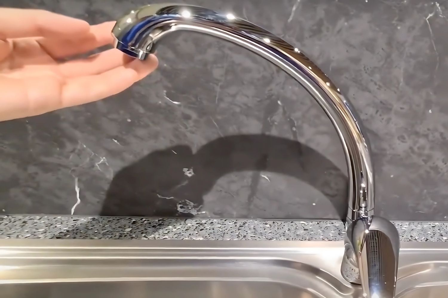 Vòi Rửa Bát Nóng Lạnh Malloca K121N | Đồng Thau Mạ Chrome