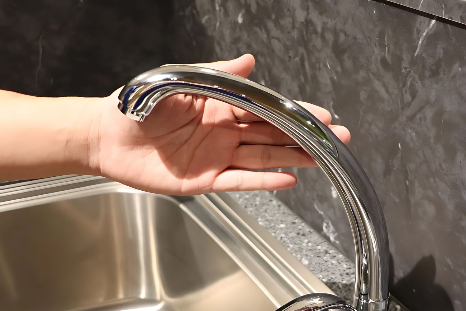 Vòi Rửa Bát Nóng Lạnh Malloca K121N | Đồng Thau Mạ Chrome