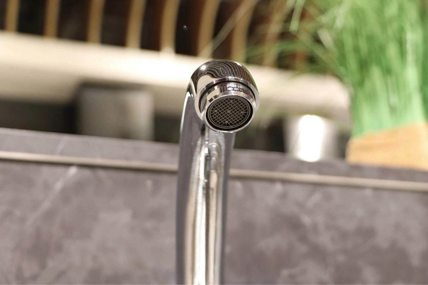 Vòi Rửa Bát Nóng Lạnh Malloca K121N | Đồng Thau Mạ Chrome