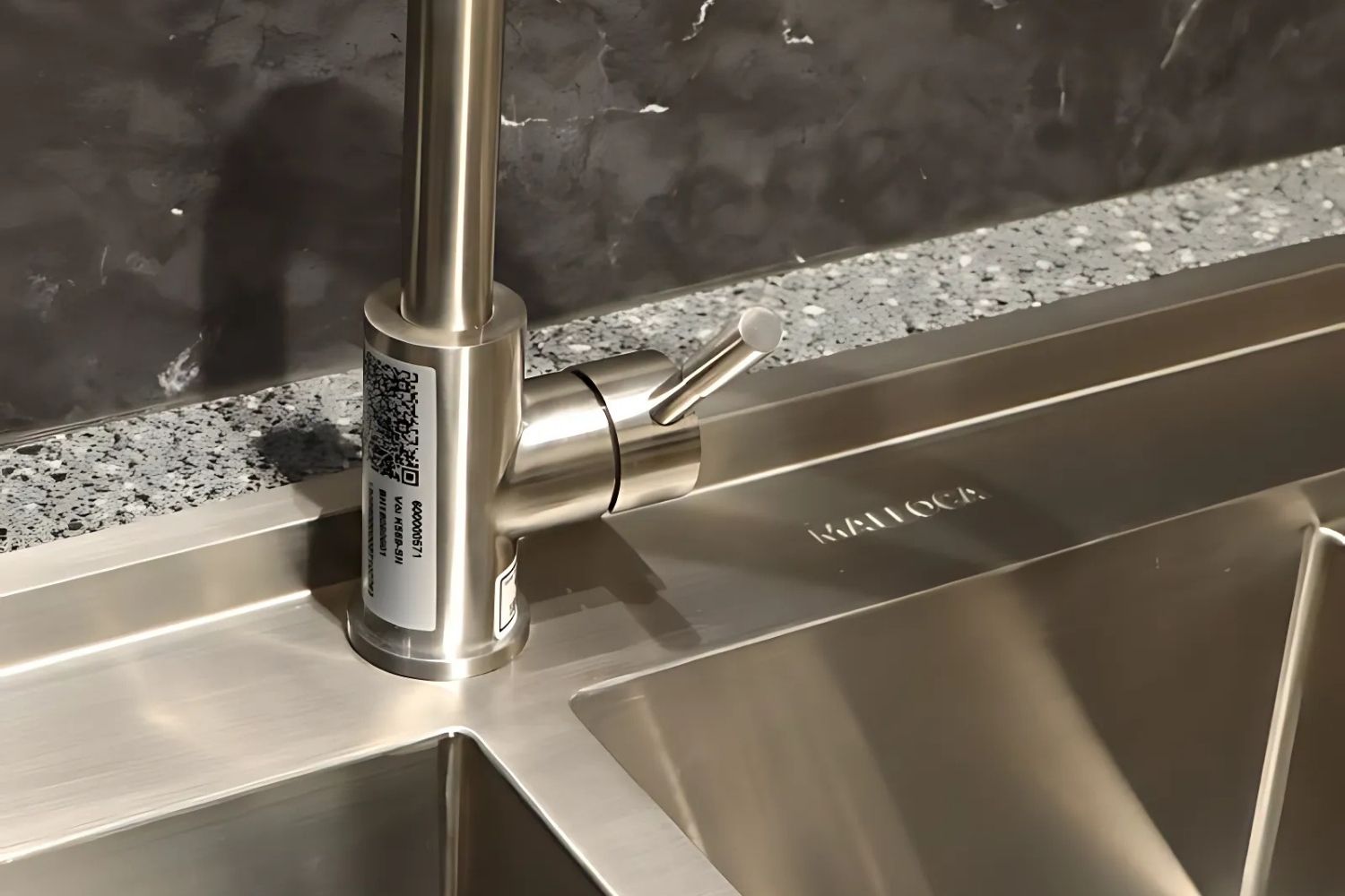 Vòi Rửa Bát Nóng Lạnh Malloca K569-SN | Inox 304 (ECO)