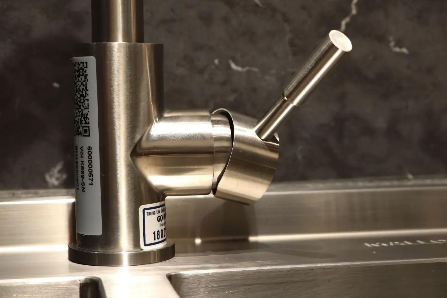 Vòi Rửa Bát Nóng Lạnh Malloca K569-SN | Inox 304 (ECO)