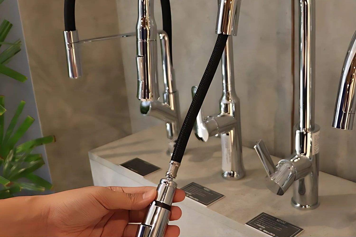 Vòi Rửa Bát Nóng Lạnh Dây Rút Malloca K012C | Đồng Thau Mạ Chrome