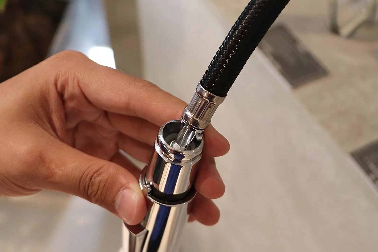 Vòi Rửa Bát Nóng Lạnh Dây Rút Malloca K012C | Đồng Thau Mạ Chrome