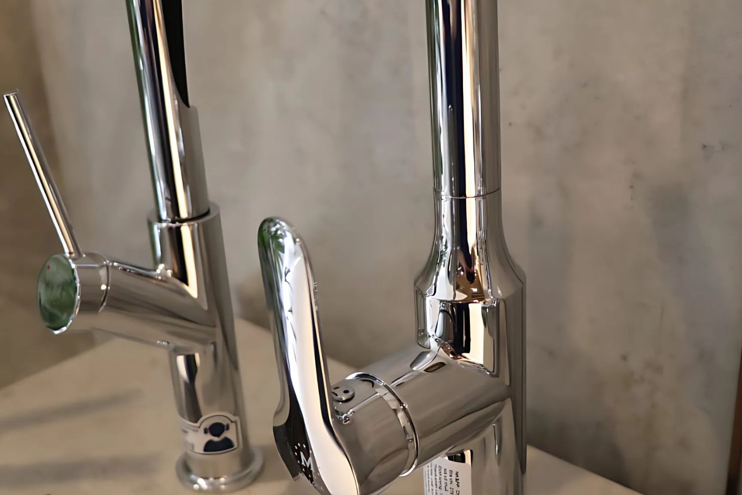 Vòi Rửa Bát Nóng Lạnh Dây Rút Malloca K94C | Đồng Thau Mạ Chrome