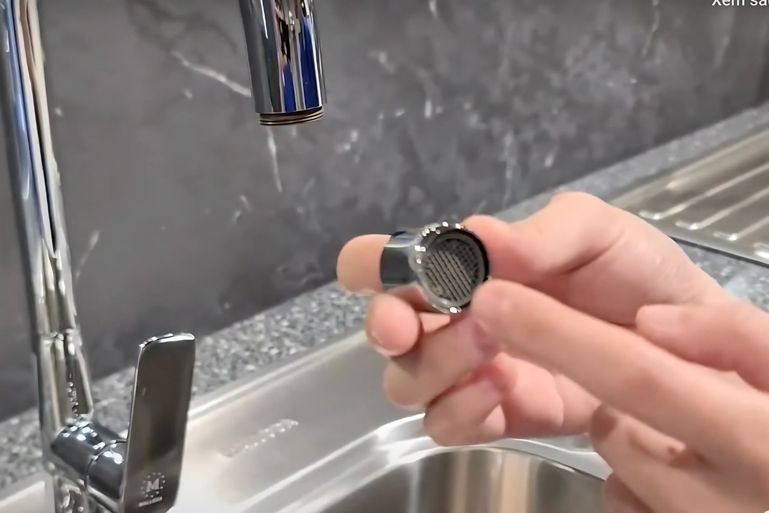 Vòi Rửa Bát Nóng Lạnh Malloca K77C | Đồng Thau Mạ Chrome