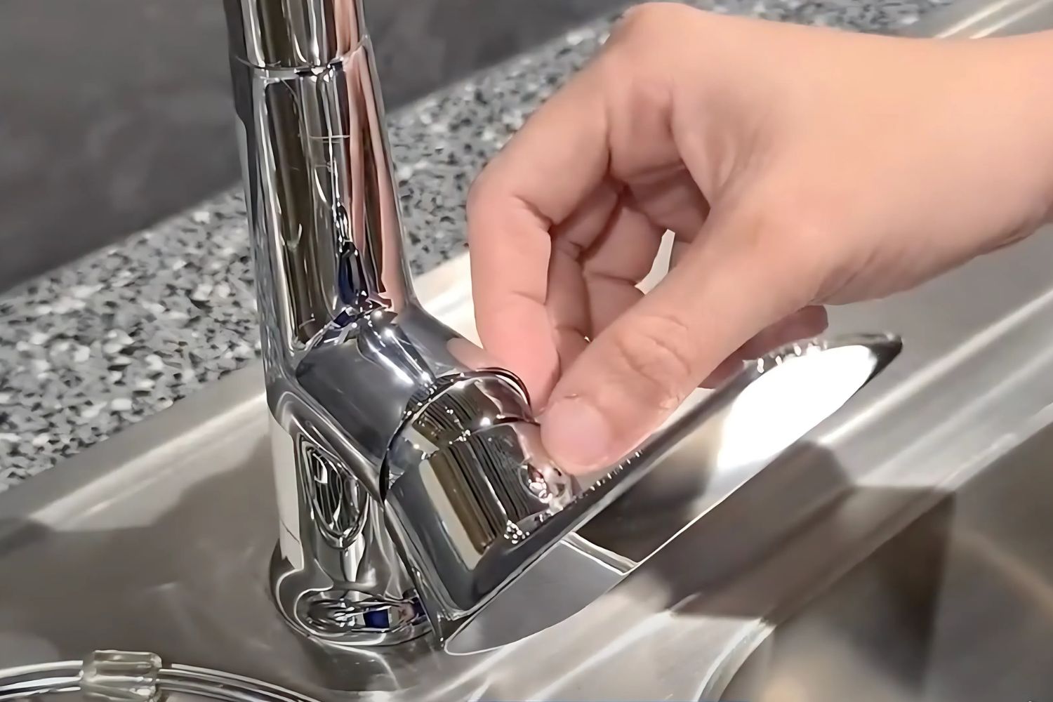 Vòi Rửa Bát Nóng Lạnh Malloca K77C | Đồng Thau Mạ Chrome