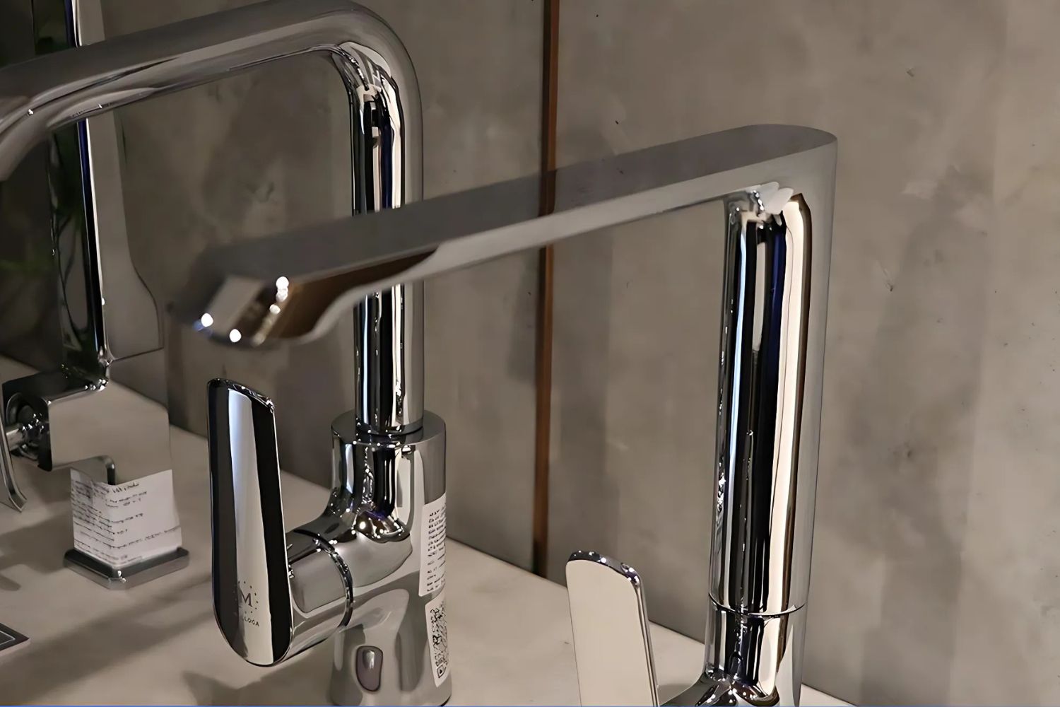 Vòi Rửa Chén Nóng Lạnh Malloca K82C | Đồng Thau Mạ Chrome